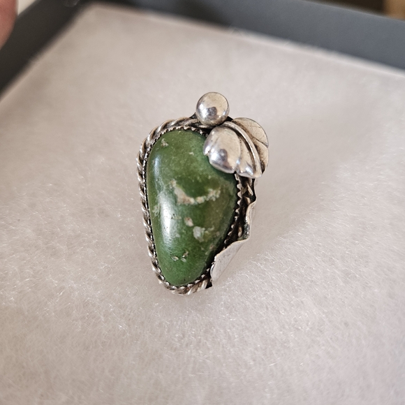 Silver and Green Stone Ring - Picture 10 of 13